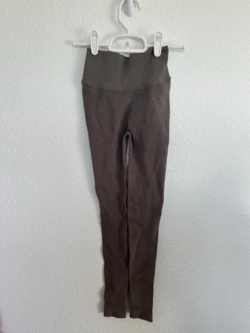 NUX Taupe Metallic V Back Athletic Leggings - XS